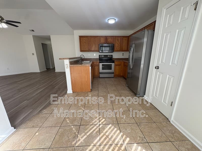 Cordova House: 7125 Showboat Ln