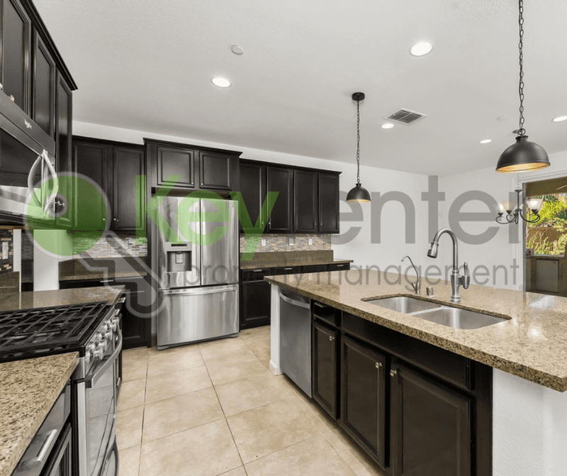 Lincoln House: 1552 Flora Way