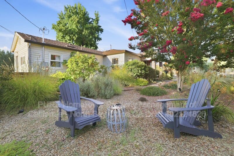 Sebastopol House: 325 Hutchins Ave