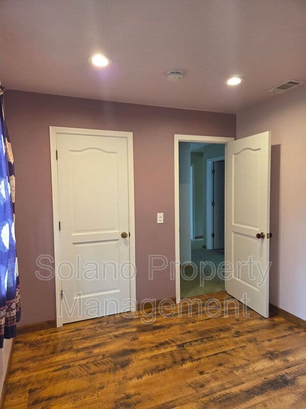 Fairfield House: 2827 Owens St