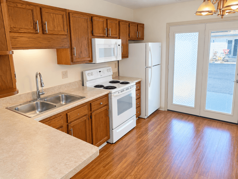 Medina Condo: 565 Leisure Lane