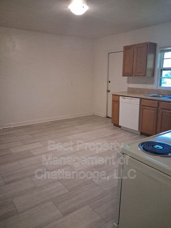 Chattanooga House: 221/223 Vreeland St
