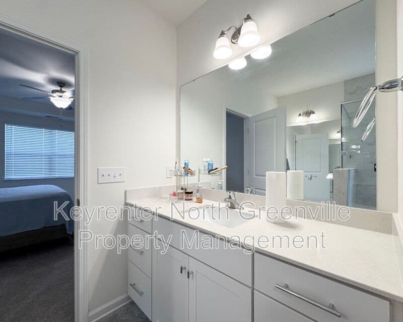 Simpsonville House: 612 Columbus Cir
