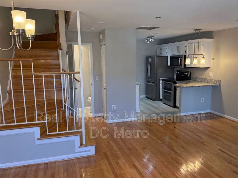 Washington House: 1125 Harvard St NW F