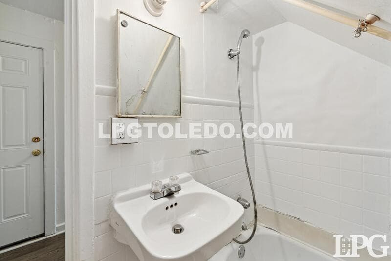 Toledo Condo: 3843 Peru St
