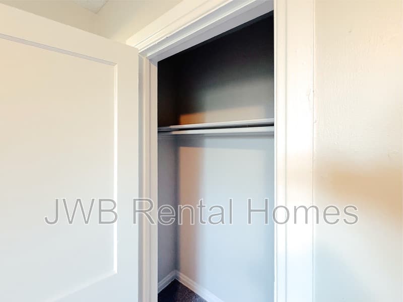 Jacksonville House: 2744 Broadway Ave