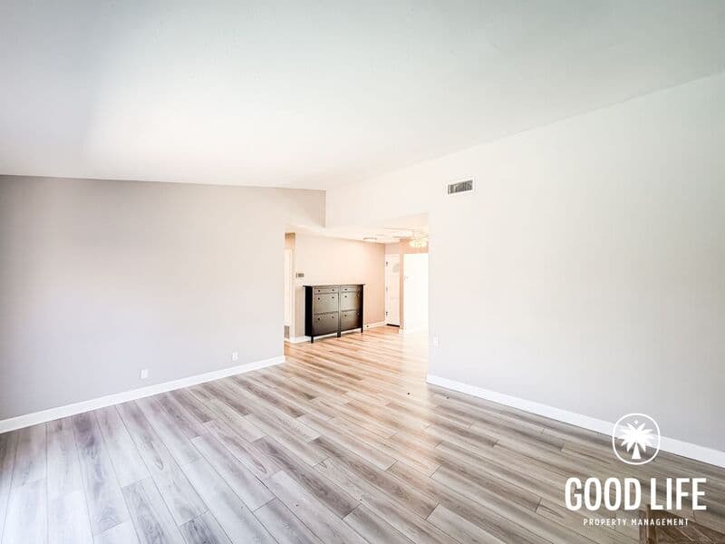Escondido House: 2230 E Washington Ave