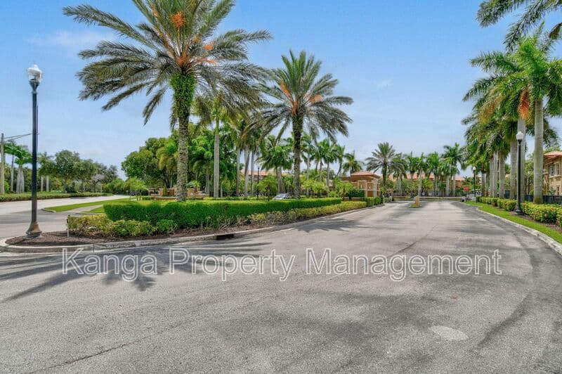 West Palm Beach Condo: 2912 Hidden Hills