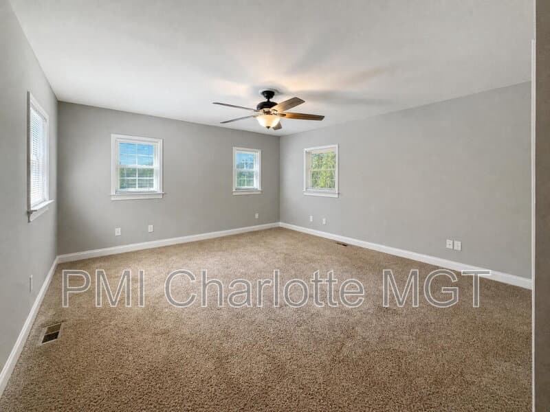 Charlotte House: 614 Marsh Rd