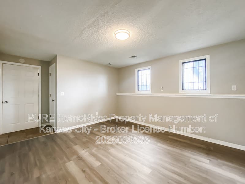 Kansas City House: 8009 N Congress Ave