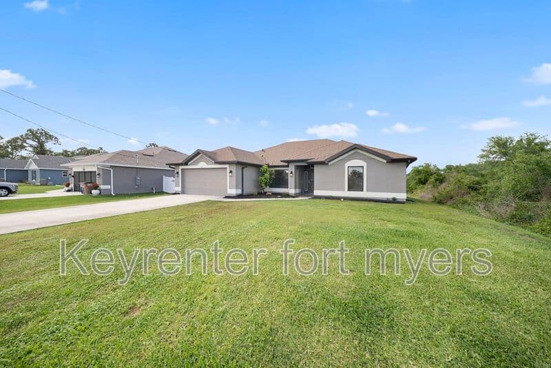 Lehigh Acres House: 490 Windermere Dr