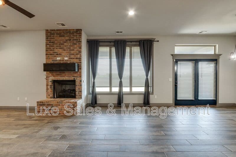 Edmond House: 6133 Oxnard St