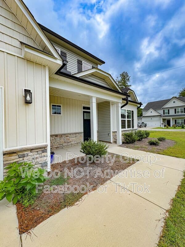 Raeford House: 300 St. Matthews Church Rd