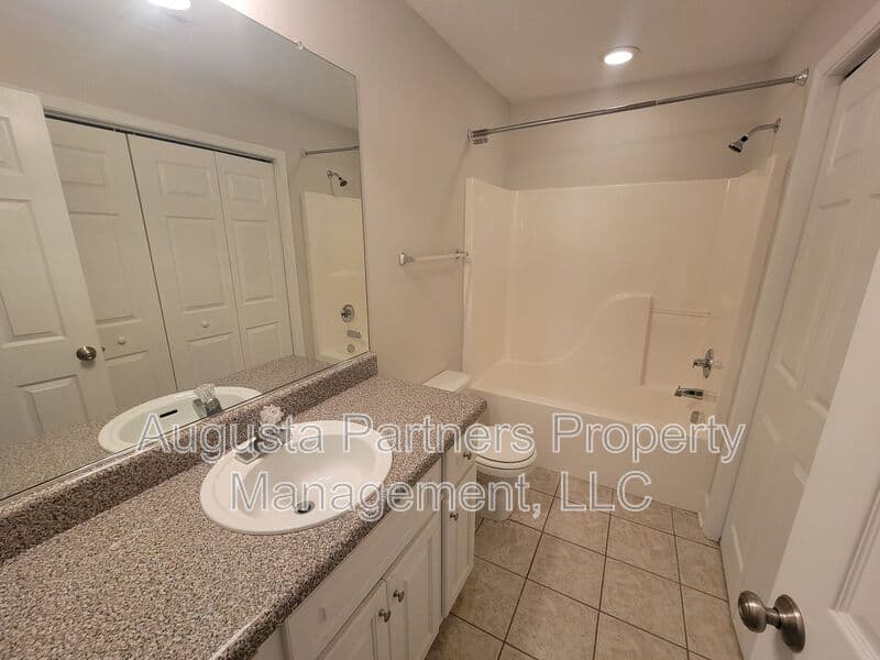 Grovetown House: 392 Bowen Falls