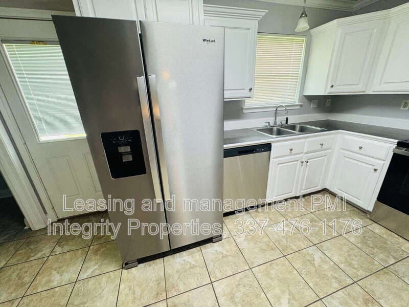 Lafayette House: 127 Country Living Dr