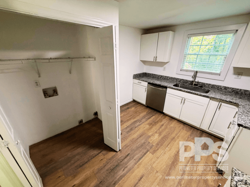 Union City House: 5544 Lakeside Dr