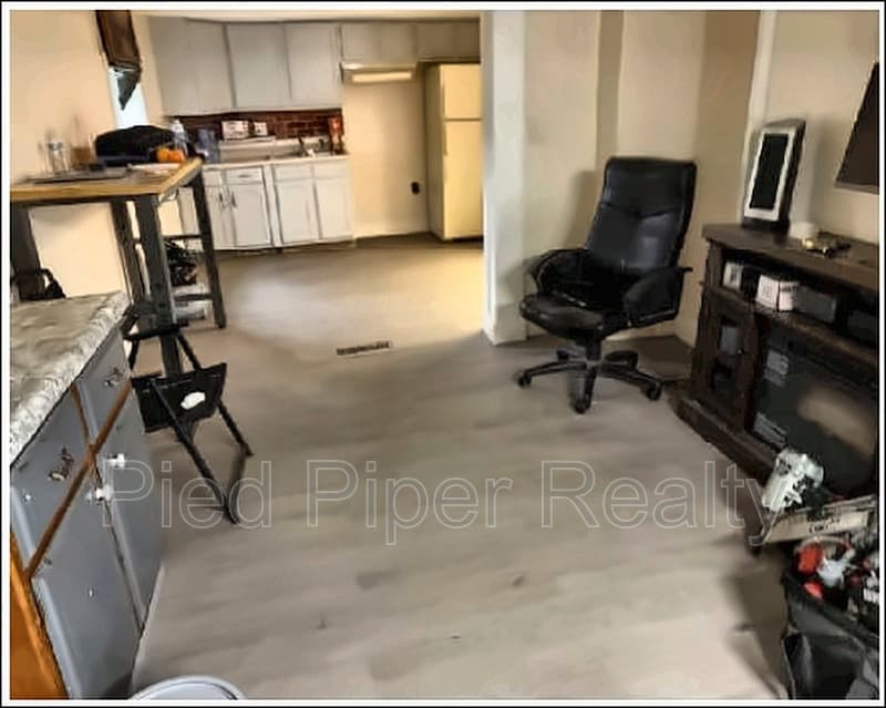 Freeport Condo: 411 1/2 S State Ave