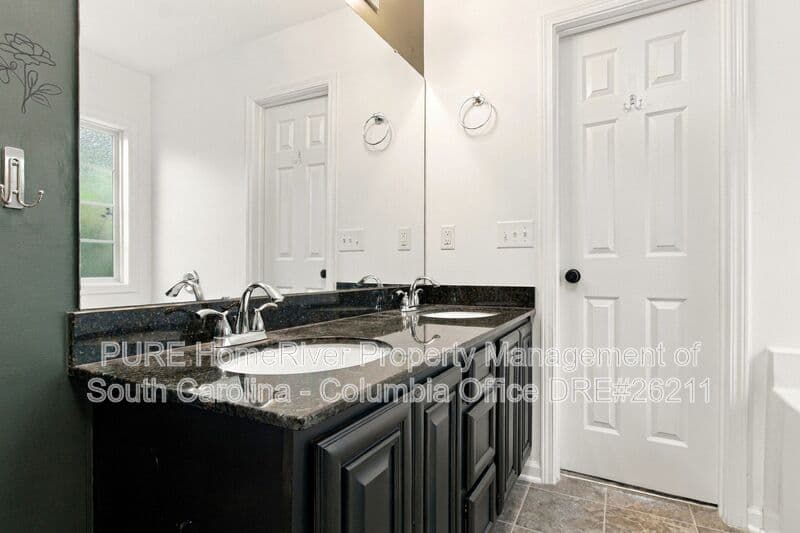 Lexington House: 288 Hollingsworth Ln