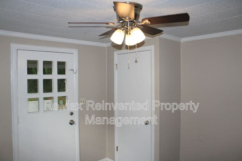 Aiken House: 3328 Vaucluse Rd.