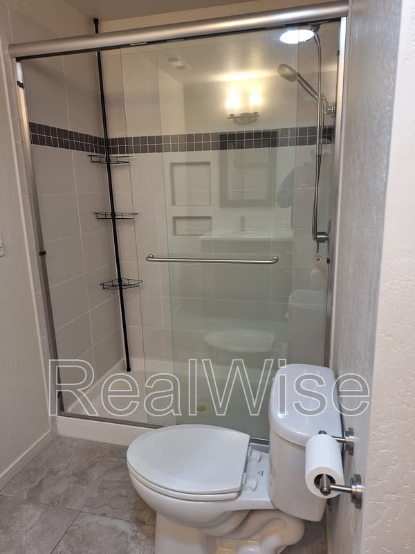 Ashland House: 49 N Mountain Ave