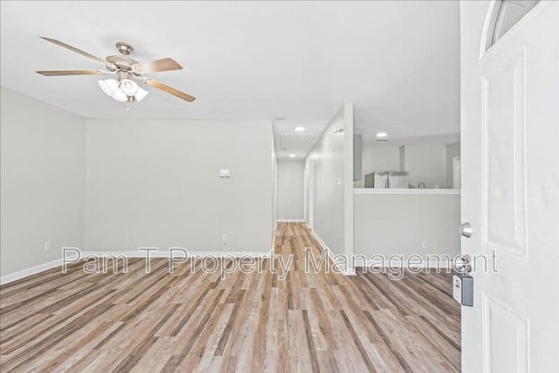 Savannah House: 201 Mundy St