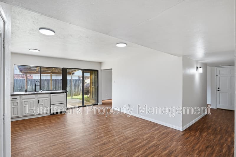 Arlington House: 2711 Treeview Drive