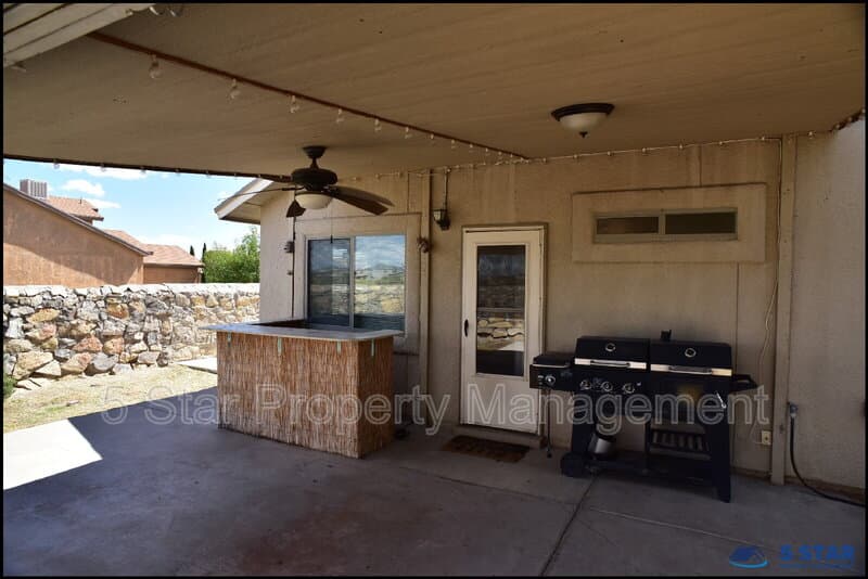 El Paso House: 14325 Island Point Drive