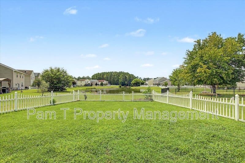 Pooler House: 4 Bainbridge Way