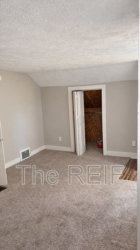 Lansing Condo: 513 North Magnolia Avenue 2nd Floor