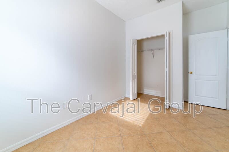 Orlando House: 4434 Waterside Pointe Cir
