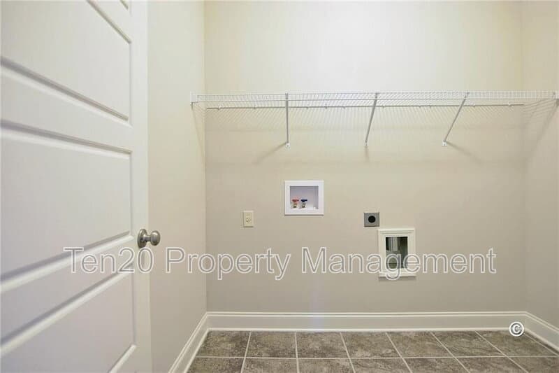 Smiths Station House: 128 Lee Road 2216
