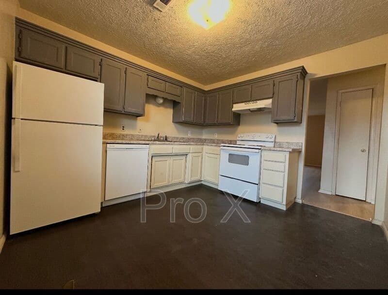 Washburn House: 111 Elm St #1-4