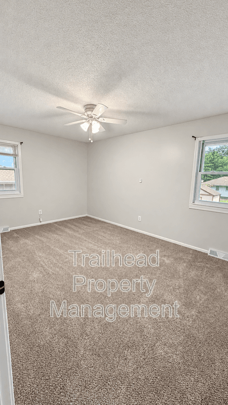 Blue Springs House: 409 NE Duncan Rd