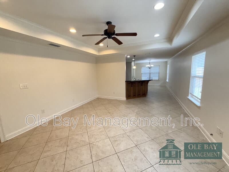 Mobile House: 18 Breydon Ct