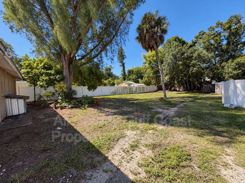 Bradenton House: 2418 10th St W