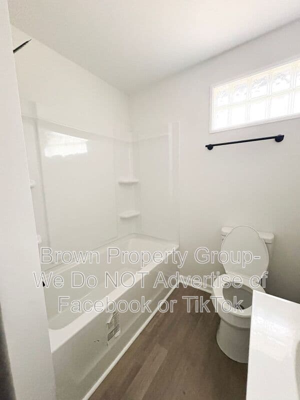 Fayetteville House: 213 Andy St