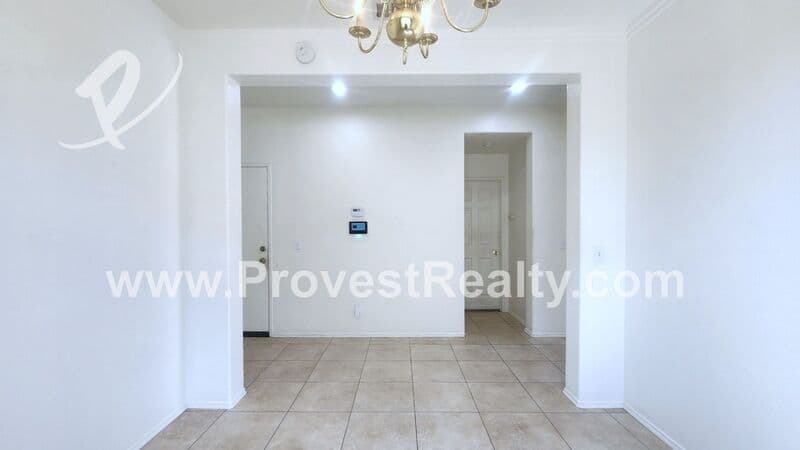 Hesperia House: 10161 Jennifer Ave
