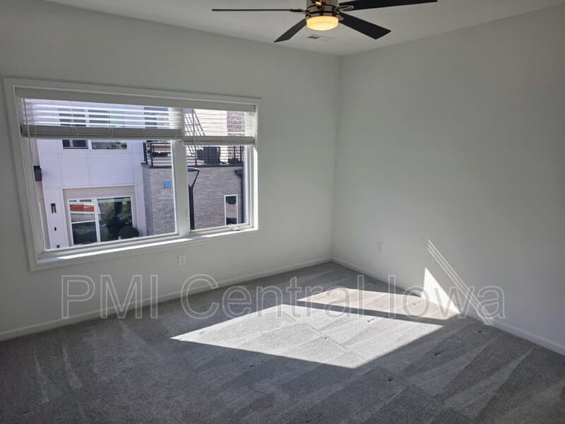 Des Moines Townhome: 423 SW 12th St
