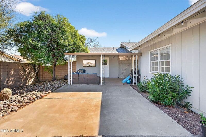 Phoenix House: 2822 E WILLOW Avenue