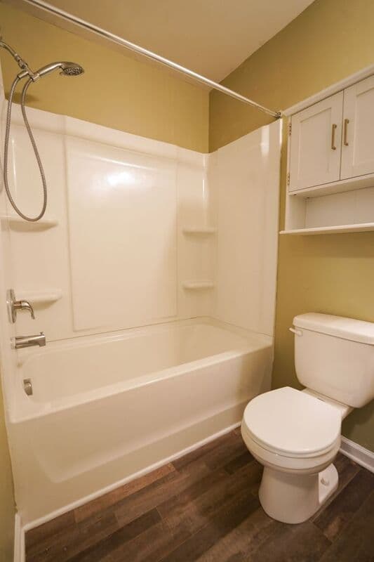 Midway House: 44 Sunrise Cir