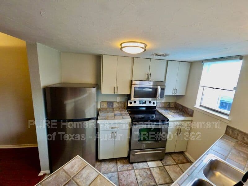 Austin Condo: 2500 Burleson Rd