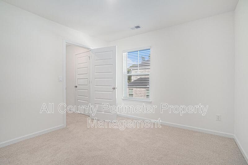 Loganville House: 607 Silver Moon Drive