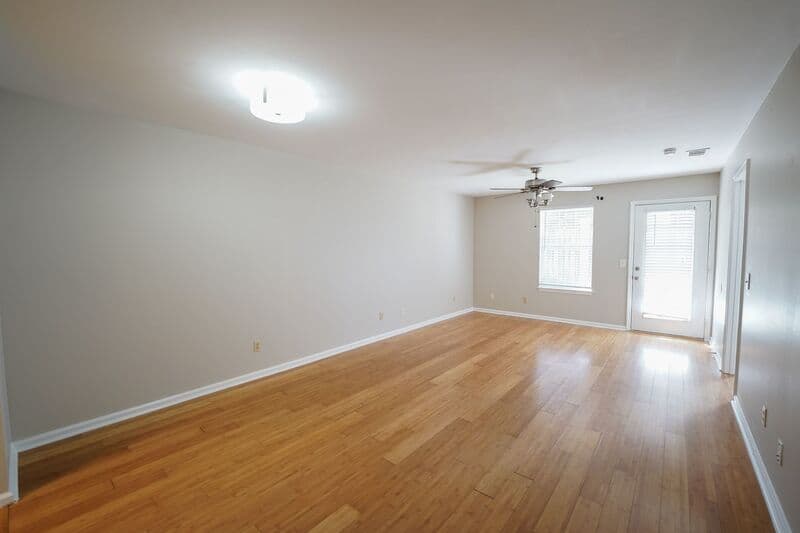 Savannah Condo: 211 Edgewater Rd
