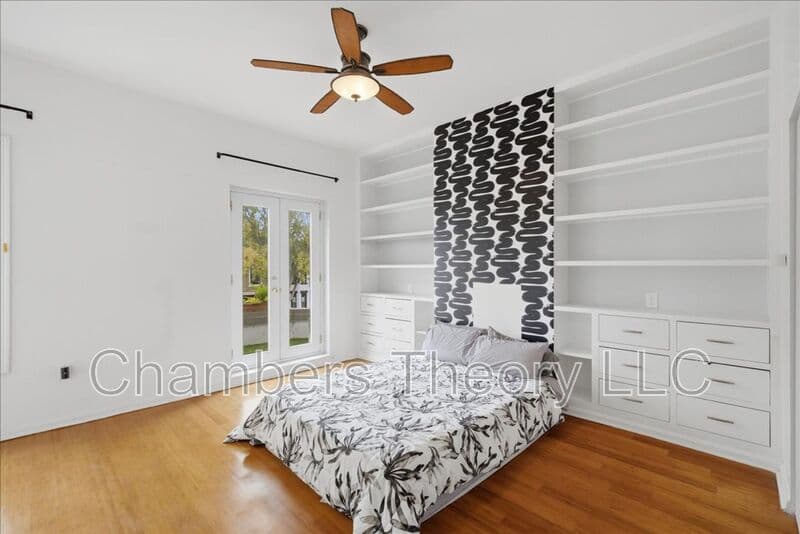 Washington House: 1630 6Th St NW