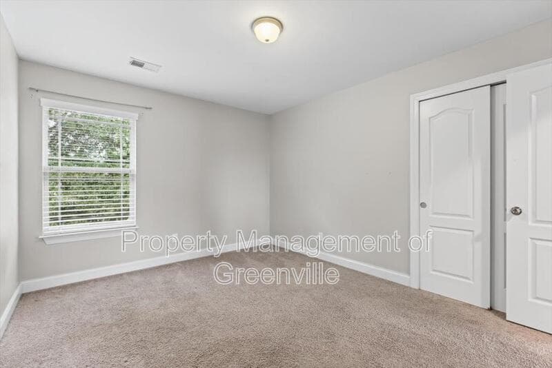 Simpsonville House: 10 Windsor Creek Ct