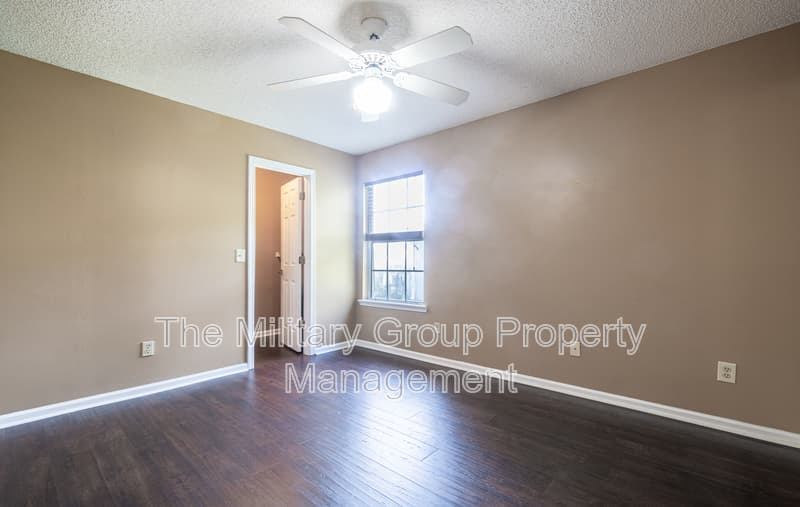 Jacksonville House: 12565 Long Lake Drive