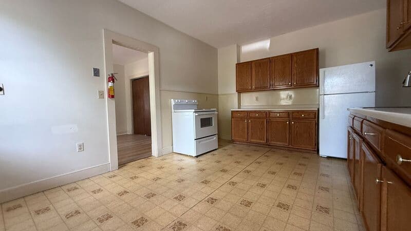 Springfield Condo: 680 Carew St
