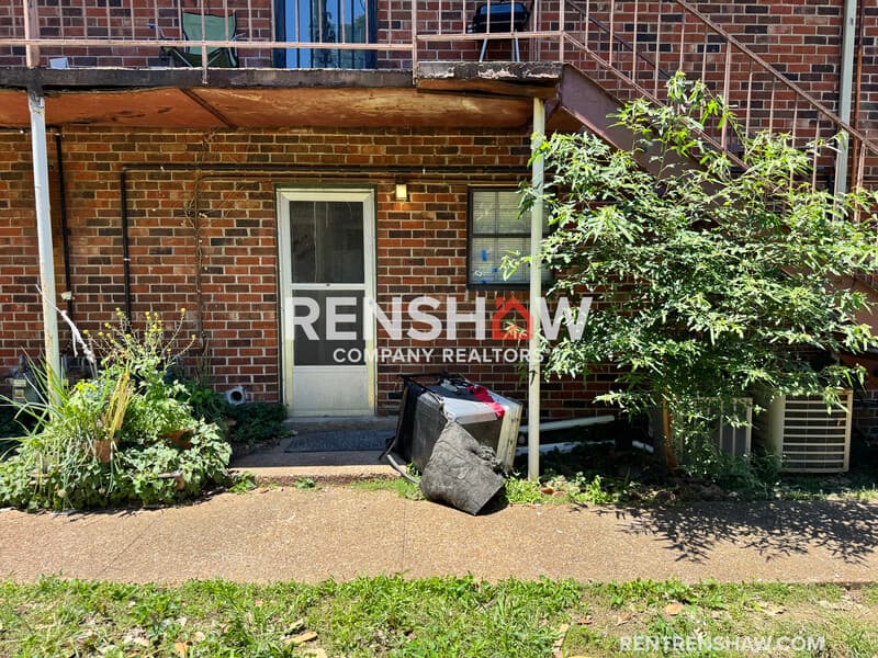 Memphis Condo: 3220 S Mendenhall Rd 1a