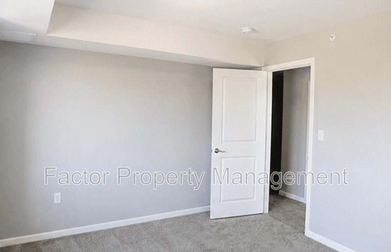 Belle Plaine Condo: 561 Elk Street South