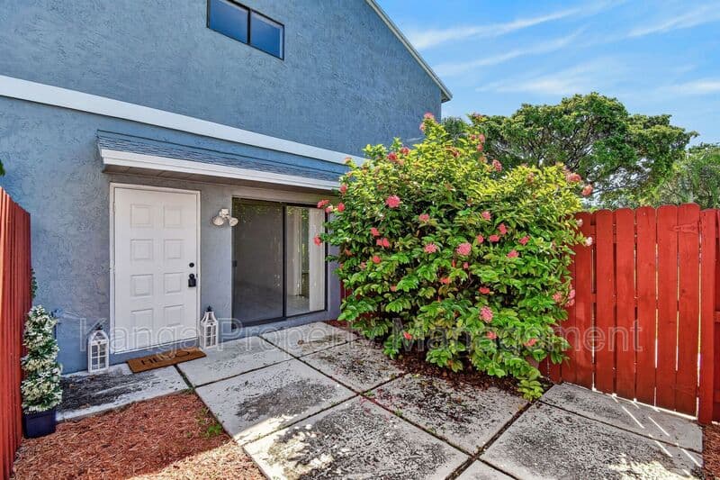 Boynton Beach Condo: 1 Crossings Circle